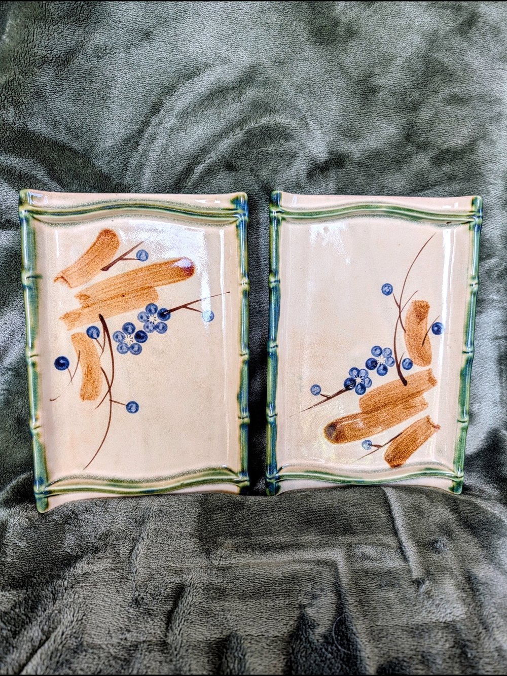 Vintage Japanese Stoneware Plate Pair, Hand-Painted Bamboo Rim, 1970s Retro - Picture 2 of 3
